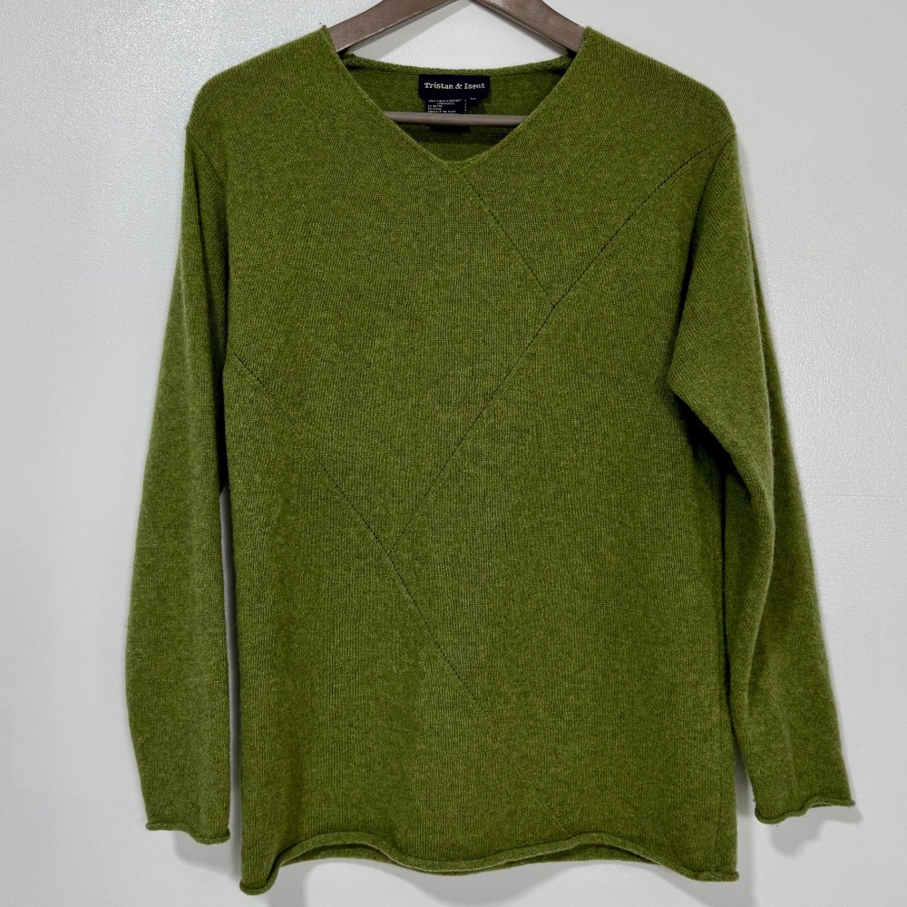 Tristan & Iseut 100% Lambswool V-neck Sweater Olive Green